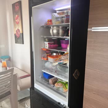 Buzdolabı Kapağı Menteşesinden Çıkarak Güvenlik Riski Oluşturdu