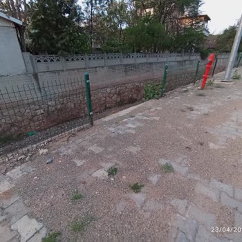 Nallıhan'da Dere Boyu Güvenlik İhmali: Kamu Malı Zarar Görüyor, Vatandaş Tehlikede