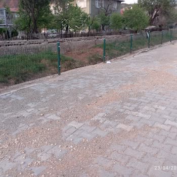 Nallıhan'da Dere Boyu Güvenlik İhmali: Kamu Malı Zarar Görüyor, Vatandaş Tehlikede