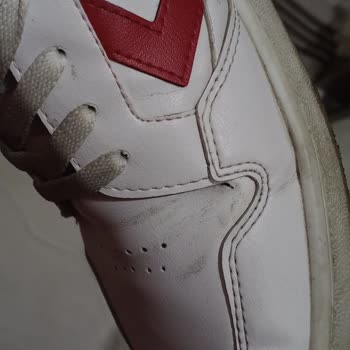 Aldığım Hummel Ayakkabı Kısa Sürede Yırtıldı, Trendyol Ve Hummel'dan Dönüş Alamadım