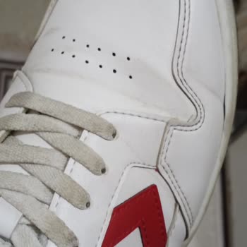 Aldığım Hummel Ayakkabı Kısa Sürede Yırtıldı, Trendyol Ve Hummel'dan Dönüş Alamadım