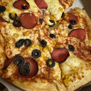 Domino's Pizzada Pişmemiş Hamur Ve Erimeyen Peynir Sorunu
