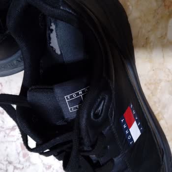 Tommy Sneaker Dört Buçuk Ayda Yıprandı Boyner Kullanıcı Hatası Dedi