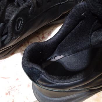 Tommy Sneaker Dört Buçuk Ayda Yıprandı Boyner Kullanıcı Hatası Dedi