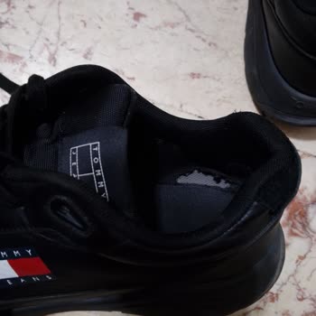 Tommy Sneaker Dört Buçuk Ayda Yıprandı Boyner Kullanıcı Hatası Dedi