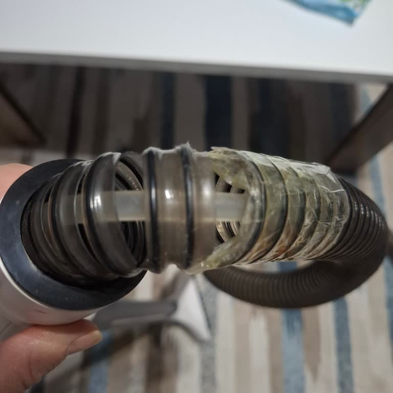 Kiwi 4325 Halı-Koltuk Yıkama Makinesi Borusu 1 Yıl Dolmadan Parçalandı