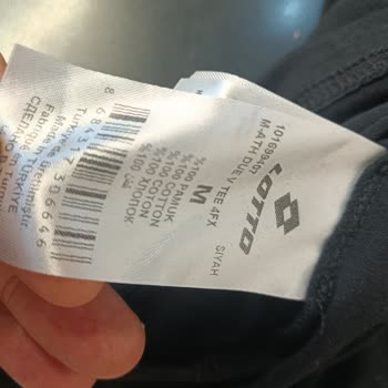 FLO Mağazasında Etiket Fiyatı Yerine Yüksek Fiyat Ve Saygısız Davranış