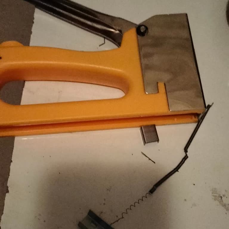 BİM'den Aldığım Zımba Makinesi İlk Kullanımda Bozuldu