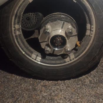 Elektrikli Üç Tekerlekli Motorun Arka Jantları Kısa Sürede İki Kez Kırıldı, Mağduriyetim Giderilmedi