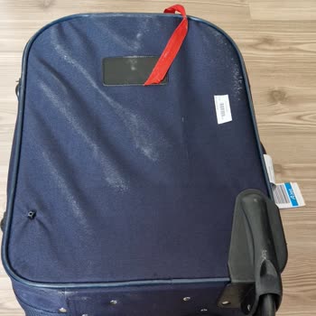 AJet Handgepäck Zwangsweise abgegeben, Koffer beschädigt