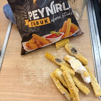 Feast Peynir Çubuklarında Siyah Lekeler Ve Sağlık Endişesi Yaşadım