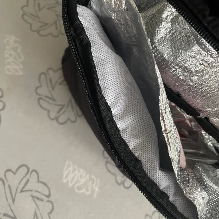 Hiç Kullanılmayan Çantanın Ön Gözünde Yırtık Oluştu