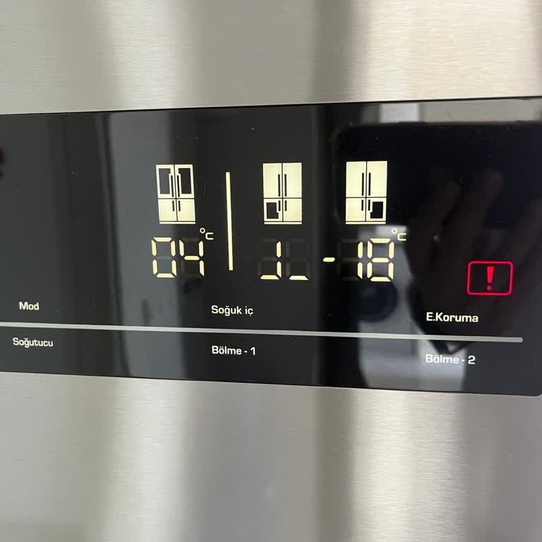 Vestel Puzzle NF655X Buzdolabında Tekrarlayan Ekran Sorunu Ve Çözüm Belirsizliği