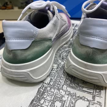 Bir Yıl Dolmadan Ayakkabıda Renk Solması Ve Mağaza Çözümünde Belirsizlik