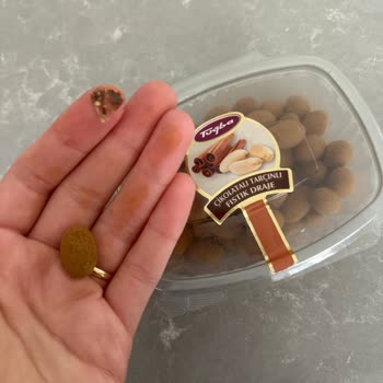 Draje Şekerin İçinden Cam Parçası Çıktı, Sağlığım Tehlikeye Girdi