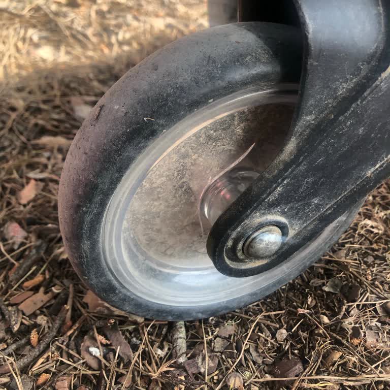 Bebek Arabasının Sürekli Kırılan Tekerleri Ve Yetersiz Destek