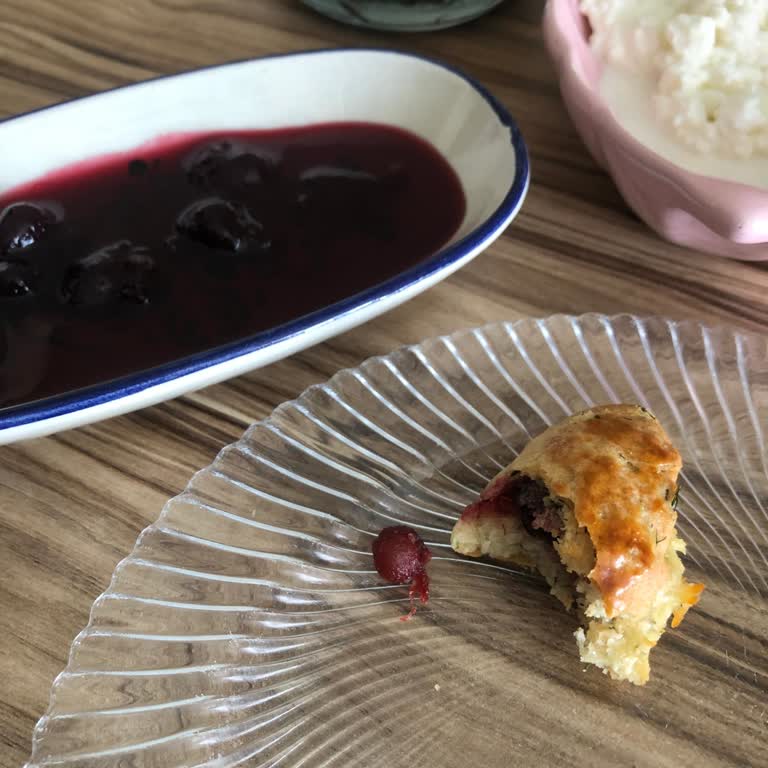 Vişne Reçelinde Çekirdek Çıkması Güvenlik Riski Oluşturuyor