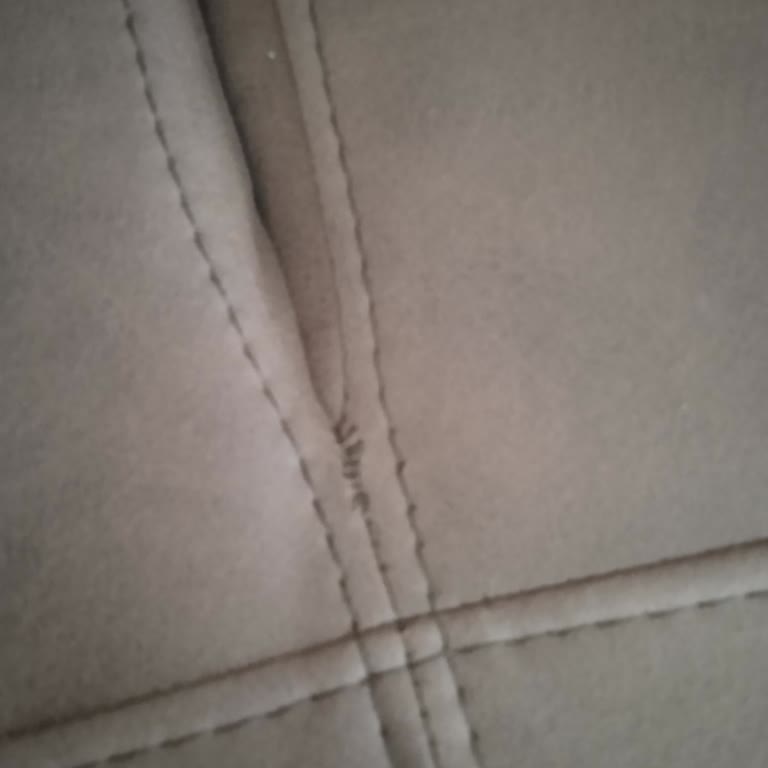 Köroğlu AVM Koltuk Takımı Kullanımdan 1 Ay Sonra Kumaş Dikiş Yerlerinden Sökülmeye Başladı