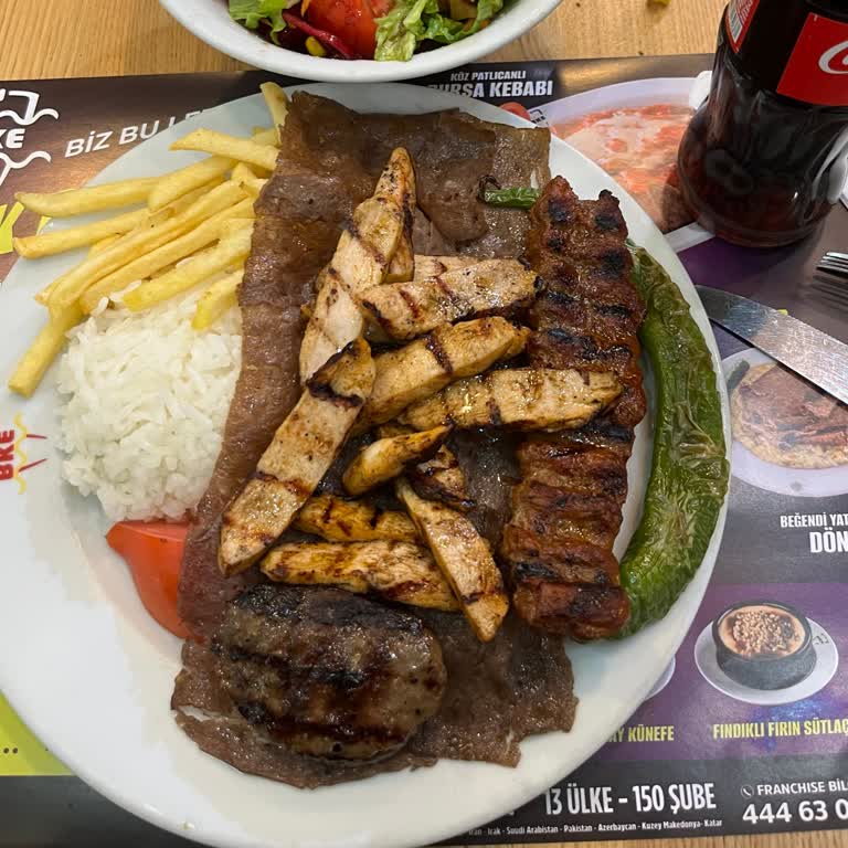 Bursa Kebap Evi Yemekte Kıl Çıktı, Personel Davranışı Hayal Kırıklığına Uğrattı!
