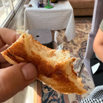 Gülce Unlu Mamulleri (Kayseri) Poğaçadan Yabancı Cisim Çıktı!