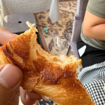 Gülce Unlu Mamulleri (Kayseri) Poğaçadan Yabancı Cisim Çıktı!