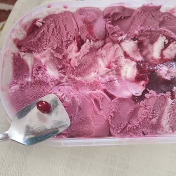 BİM'den Alınan Dondurmadan Çekirdek Çıkması Ve Çocuk Sağlığına Tehlike