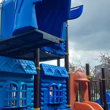 Dedekorkut Parkı'ndaki Oyun Alanlarının Bakımsızlığı Ve Güvenlik Sorunları