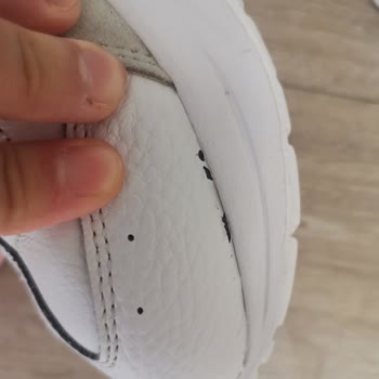 Bir Ayda Açılan Ayakkabı Hayal Kırıklığı Yarattı