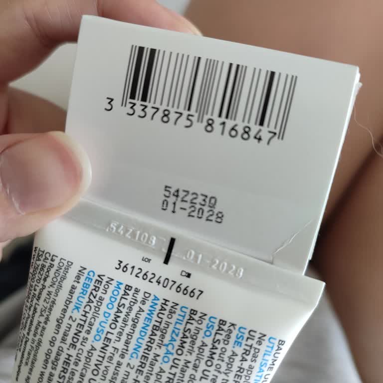 La Roche - Posay Ürün Kutu Ve İçeriğindeki Barkodlar Farklı, Orijinalliğinden Şüpheliyim