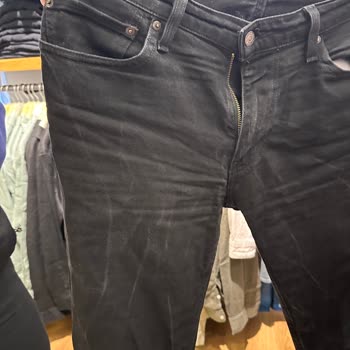 Levi's Pantolonumda Dalga Dalga Çizgiler Oluştu, Mağaza İlgisiz Kaldı