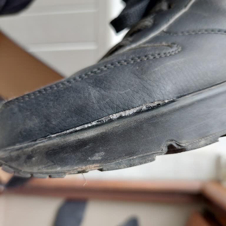 Skechers Ayakkabıda Erken Yırtılma Ve Garanti Sorunu