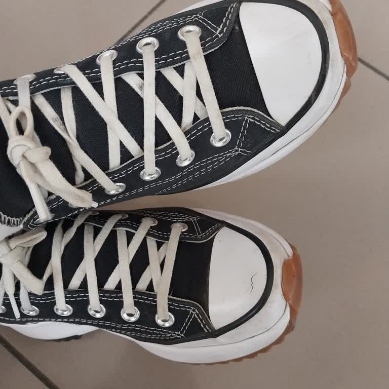 Yeni Alınan Converse Ayakkabıda Beklenmedik Burun Çatlağı Sorunu