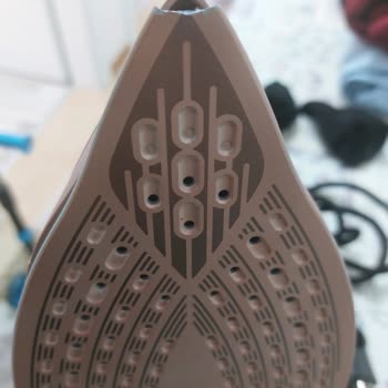 Yeni Alınan Philips Azur 8000 Serisi Ütüde Taban Ve Su Kapağı Kırılması