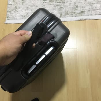 Dört Yıllık Pierre Cardin Valizimin Sapı Elimde Kaldı