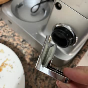 Hamur Yoğurma Makinesinin Düğmesi Koptu, Yedek Parça Bekliyorum