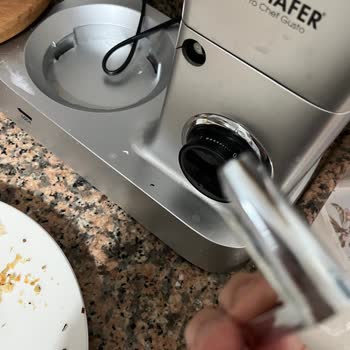 Hamur Yoğurma Makinesinin Düğmesi Koptu, Yedek Parça Bekliyorum