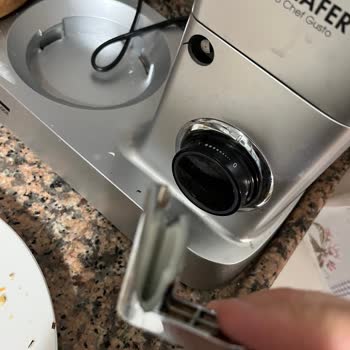 Hamur Yoğurma Makinesinin Düğmesi Koptu, Yedek Parça Bekliyorum