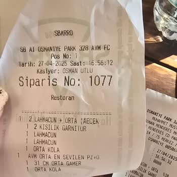 Sbarro Osmaniye Park 328 AVM'de Lahmacun Hayal Kırıklığı Ve İlgisiz Personel