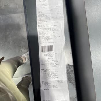 Aldığım Ayakkabıda Sararma Ve Yırtılma Sorunu, Mağaza Değişim Yapmıyor