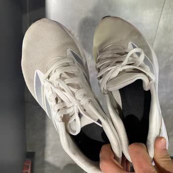 Aldığım Ayakkabıda Sararma Ve Yırtılma Sorunu, Mağaza Değişim Yapmıyor