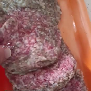 Köfteci Yusuf Hamburgeri Yenilmiş Gibi!