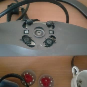 LG Televizyonun Sehpası Aniden Kırıldı Panel Hasar Gördü