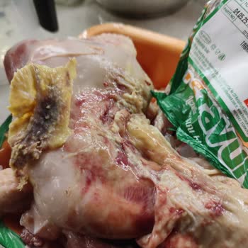 Aldığım Tavuk Kanlı Ve Çürük Çıktı, Sağlığımız Tehlikeye Girdi