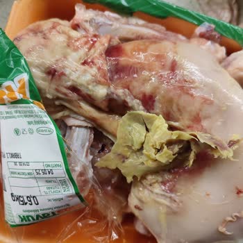 A101'den Aldığım Hastavuk But Tavukta Kanlı Ve Çürümüş Parça Çıktı, Sağlığımız Tehlikeye Girdi!