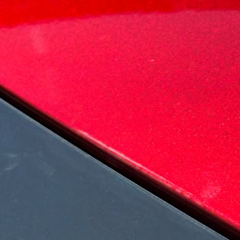 Mais İstanbul'da Cam Değişimi Sonrası Araçta Çizik Ve Sorunlu Teslimat