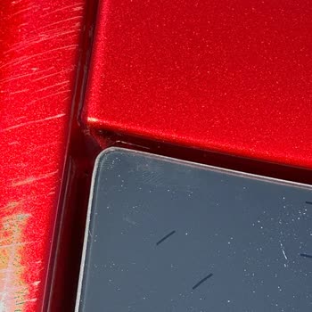 Mais İstanbul'da Cam Değişimi Sonrası Araçta Çizik Ve Sorunlu Teslimat