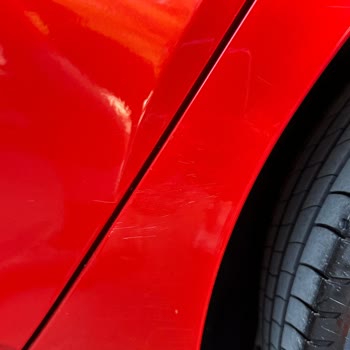 Mais İstanbul'da Cam Değişimi Sonrası Araçta Çizik Ve Sorunlu Teslimat