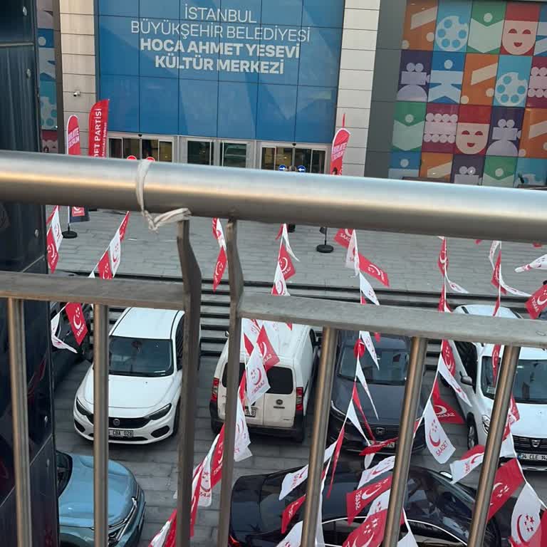 İstanbul Büyükşehir Belediyesi Kütüphanede Siyasi Eylemden Rahatsız Oldum