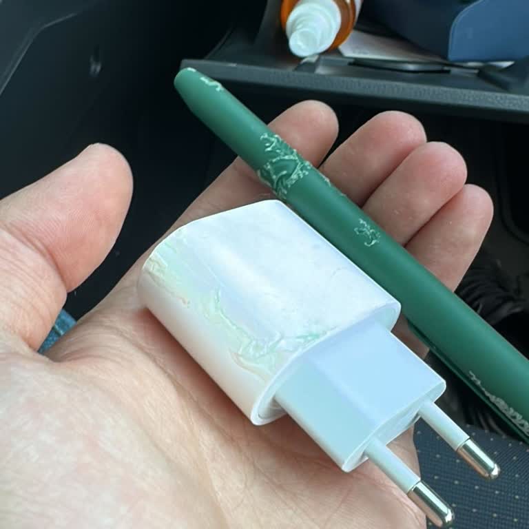 Oto Koku Spreyi Araç İçi Malzemeleri Eritti, Güvenliğim Tehlikeye Girdi