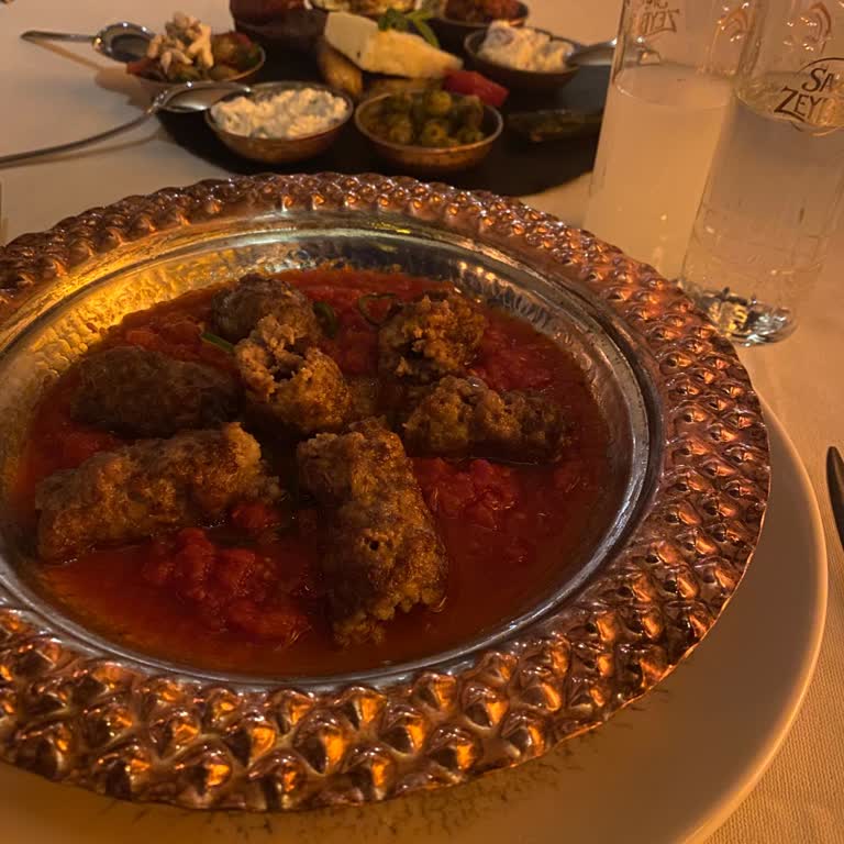 Lezzetli Yemekler Aksayan Servis Ve Uygunsuz Müzik Deneyimi